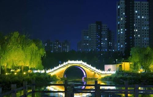 城市照明設計和燈光古樸的風格